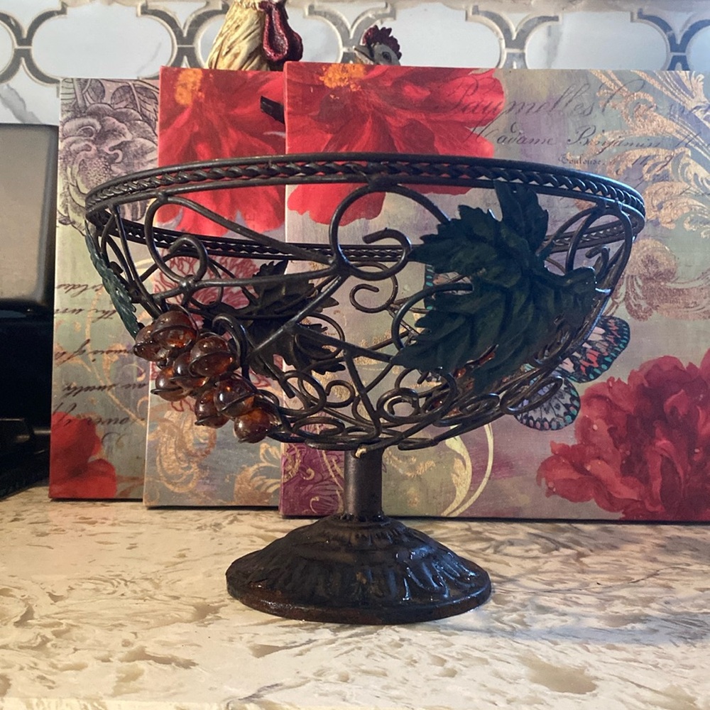 Beautiful fruit basket holder 10R by 7H